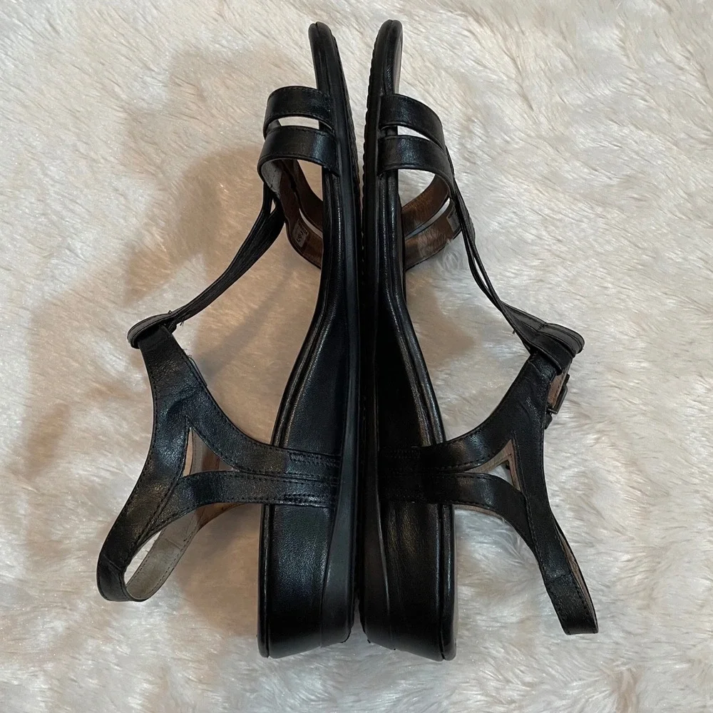 ECCO Black Leather T-Strap Sandals Women EU 38 US 7-7.5 Quiet Luxury Minimalist